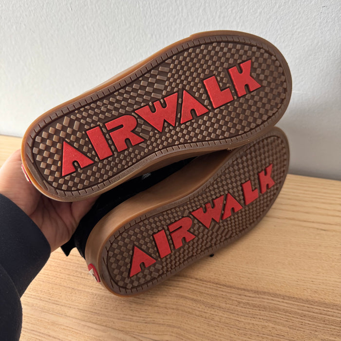 Airwalk / Black suede sneaker / J1