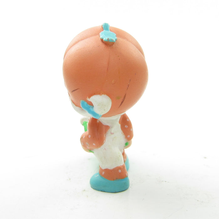 Apricot with Hopsalot in a Wheelbarrow Strawberry Shortcake miniature figurine