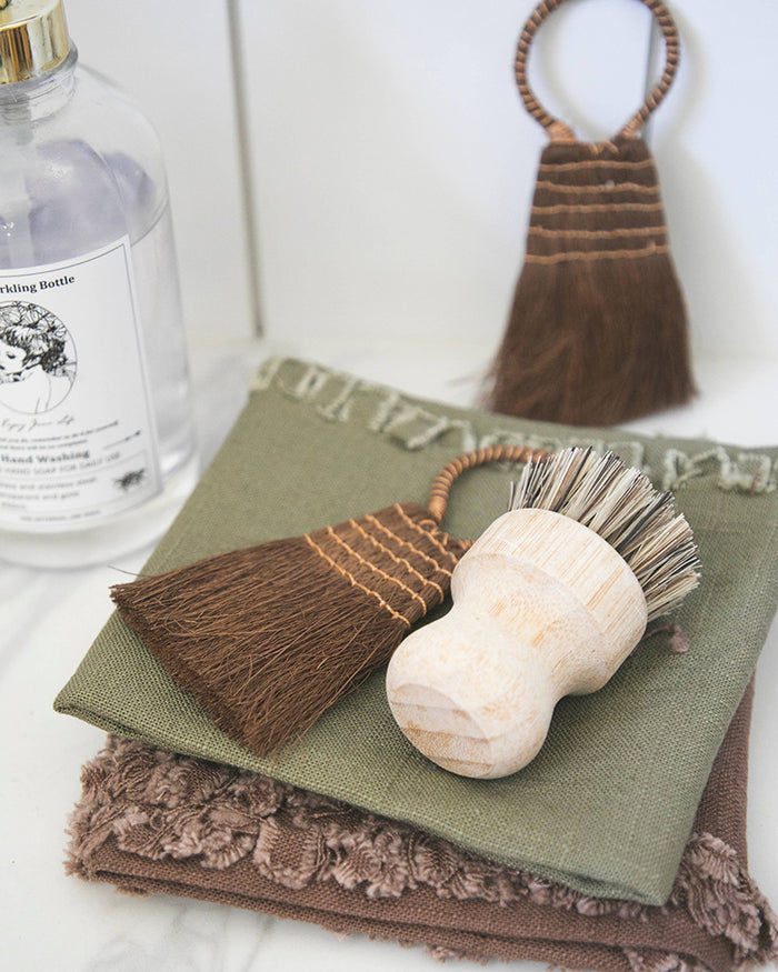 Fodory, Mini Palm Fiber Brush with Handle