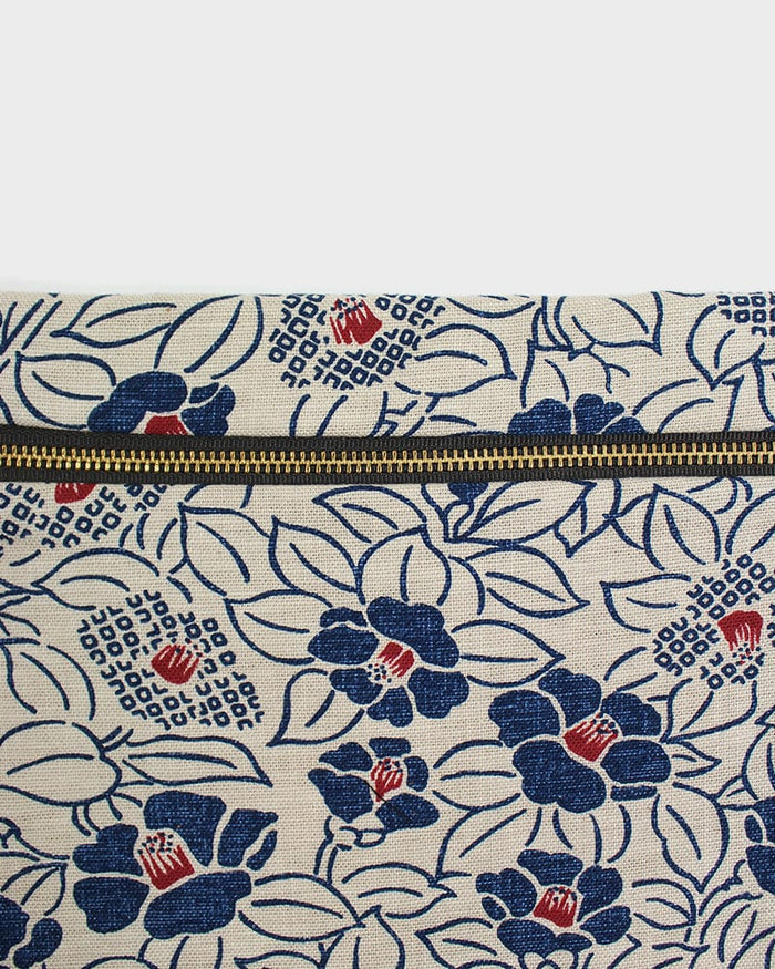 Kiriko Original Flat Zipper Pouch, Medium, Cream Tsubaki