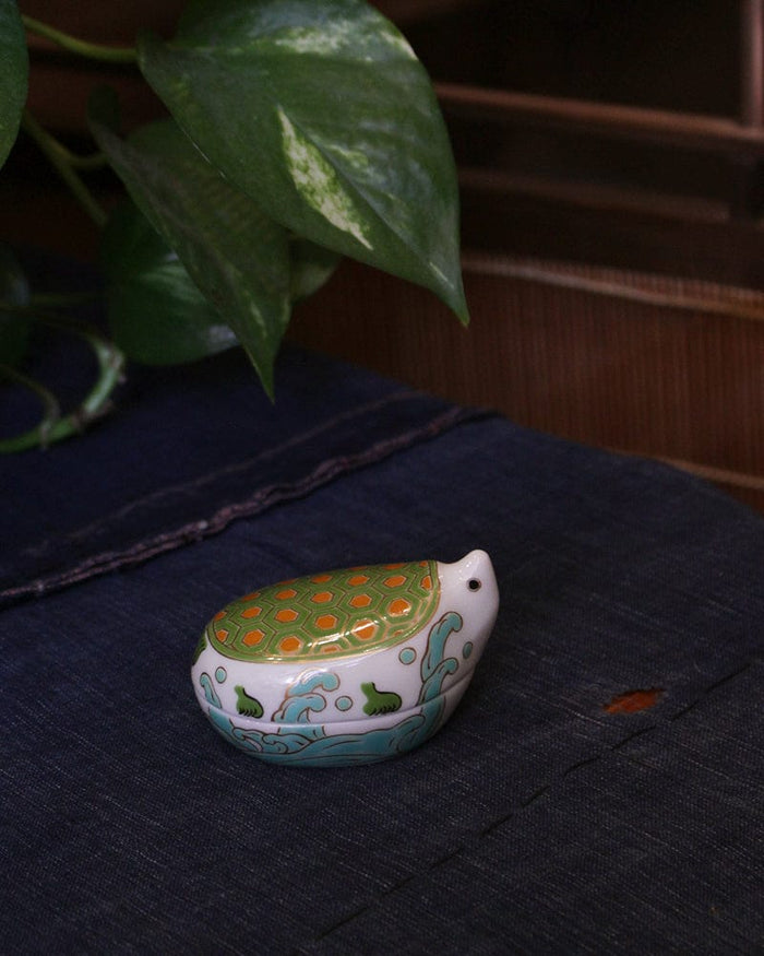Kouraku Kiln Bowl with Lid, Kame