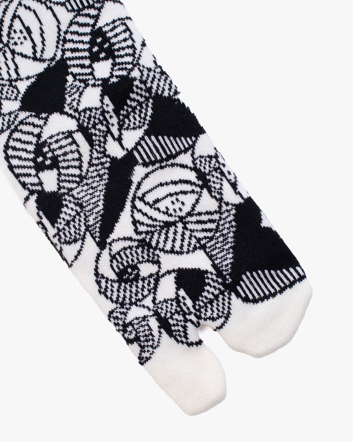 Kurochiku, Tabi Socks, Crew, White and Black Flowers (S/M)