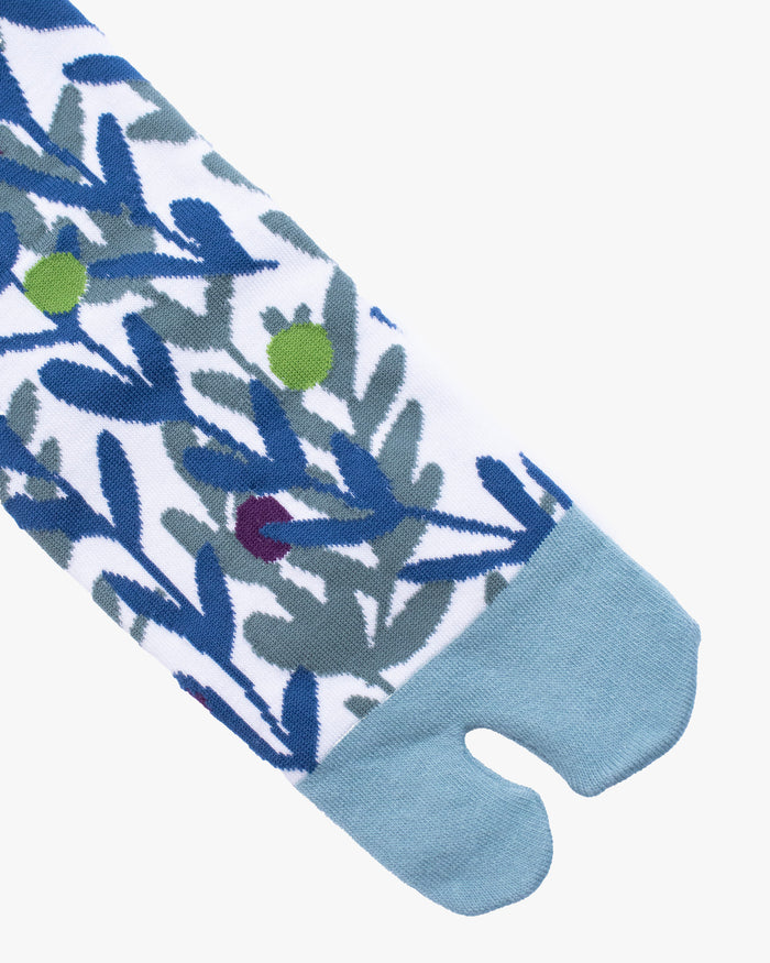 Kurochiku, Tabi Socks, Crew, White with Blue and Teal Leaves (S/M)