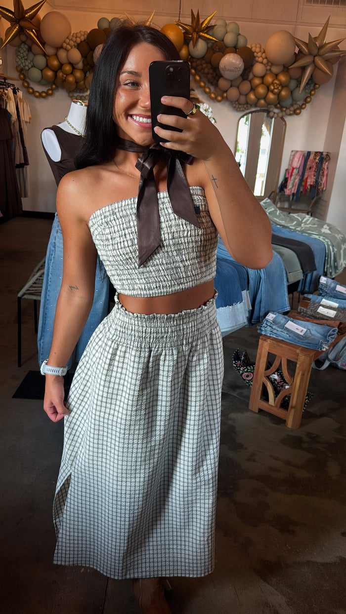 Off White Skirt Set