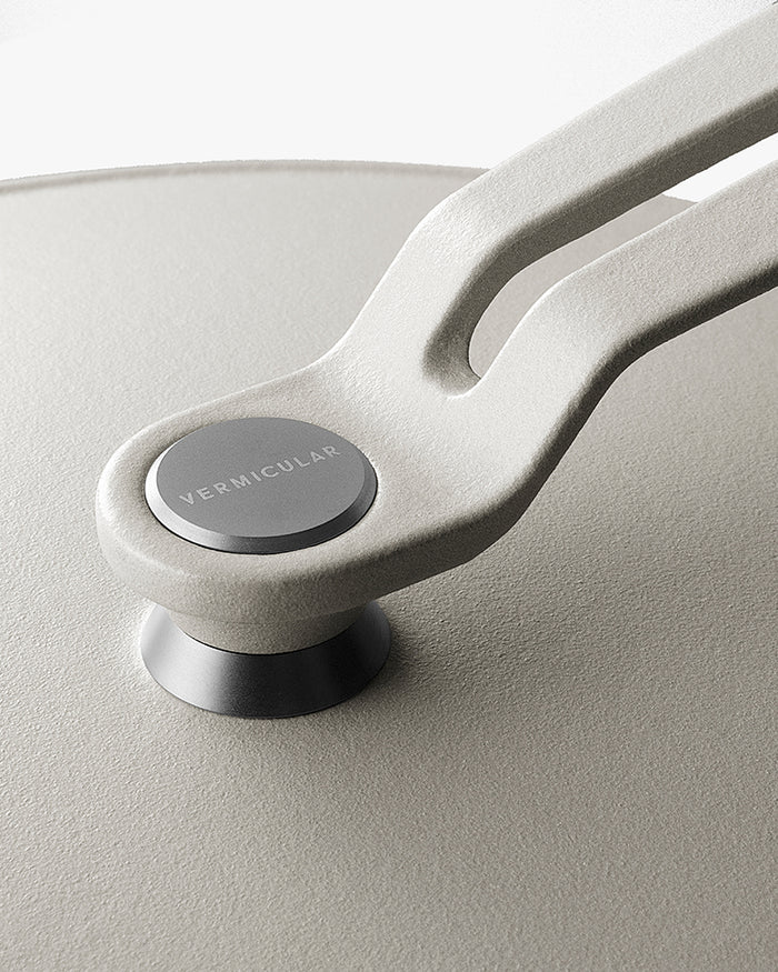 Pot 2.0, Vermicular, Standing Handle, Matte Linen Beige, 18cm