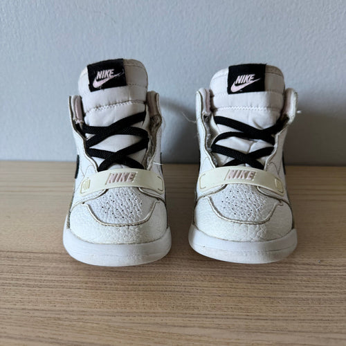 Nike / Sneaker / US10