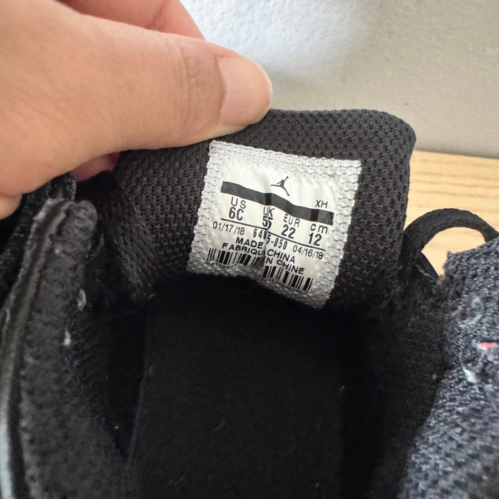 Nike / Sneaker / US6