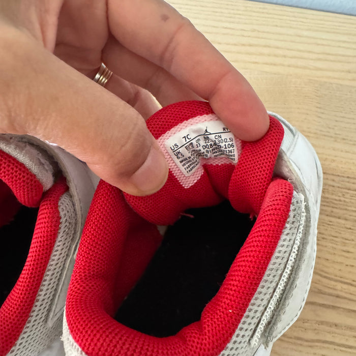 Nike / Sneakers / US7